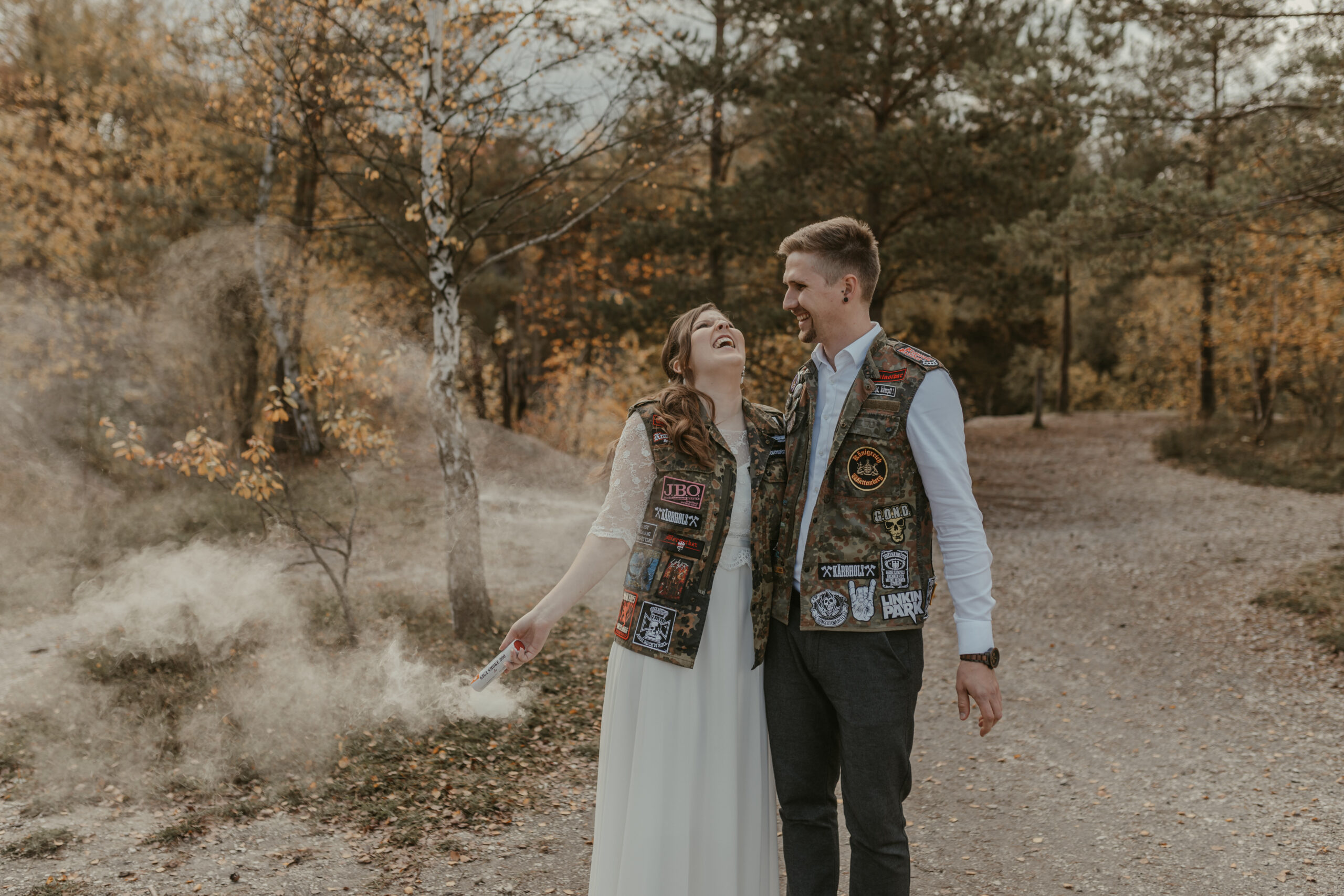 After Wedding Shooting mit Festival Charakter Sarah Walz Fotografie scaled